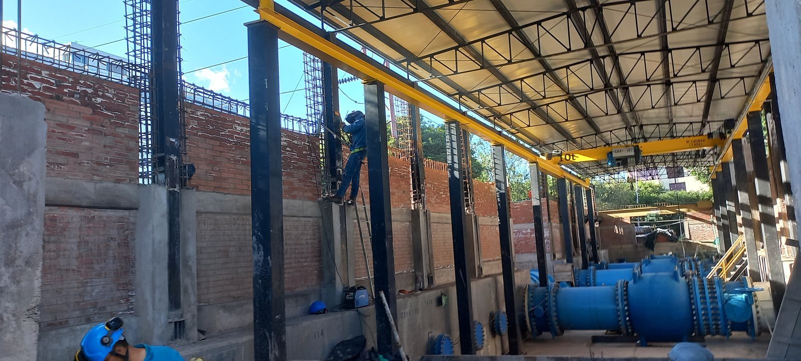 Estructura de cubierta metálica sobre instalaciones industriales
