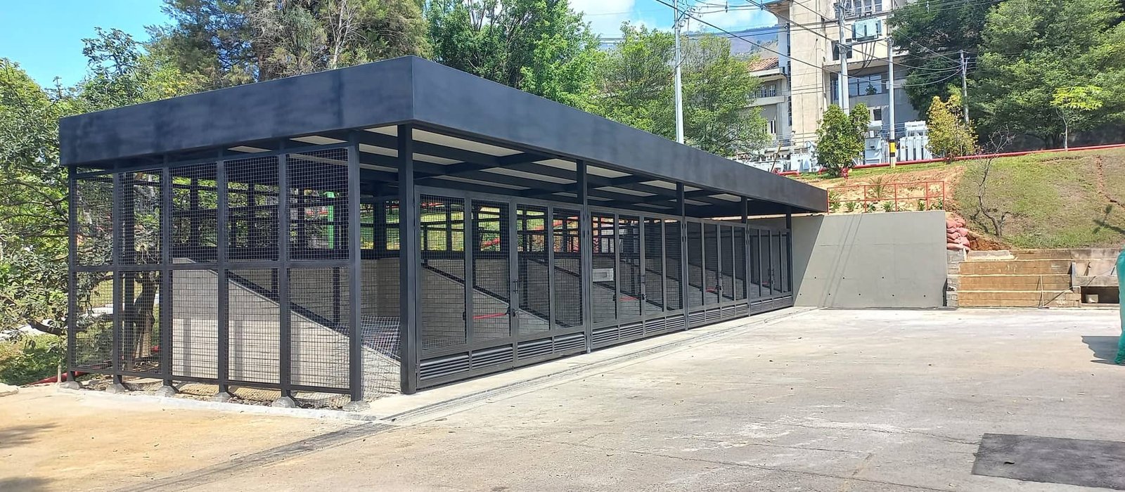 Cubierta metálica con estructura a la vista